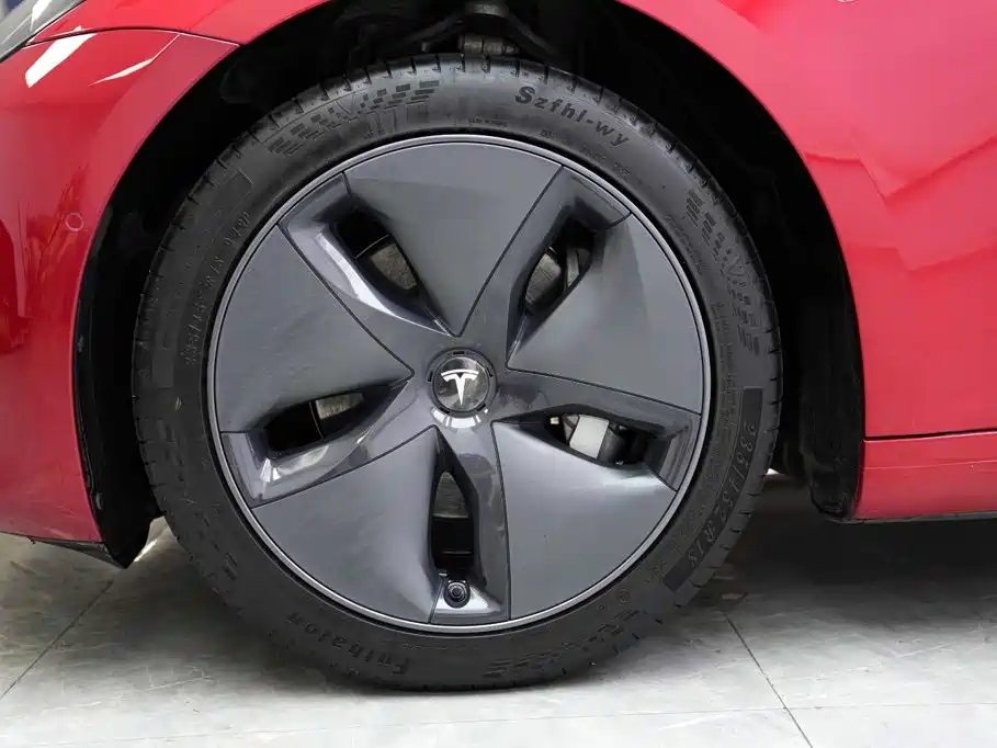 Tesla Model 3 — миниатюра 5