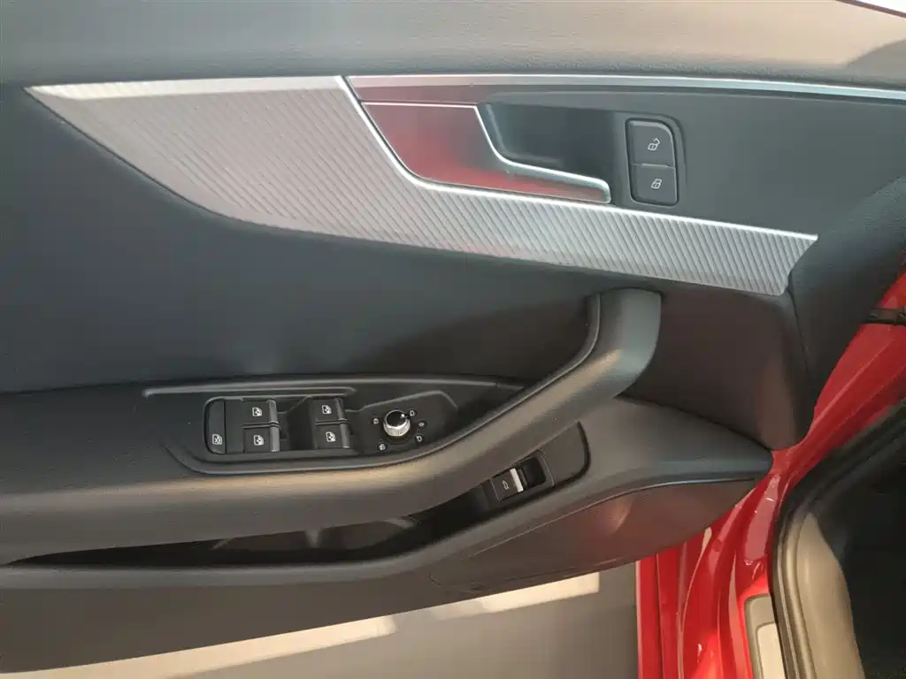 Audi A4L — миниатюра 12