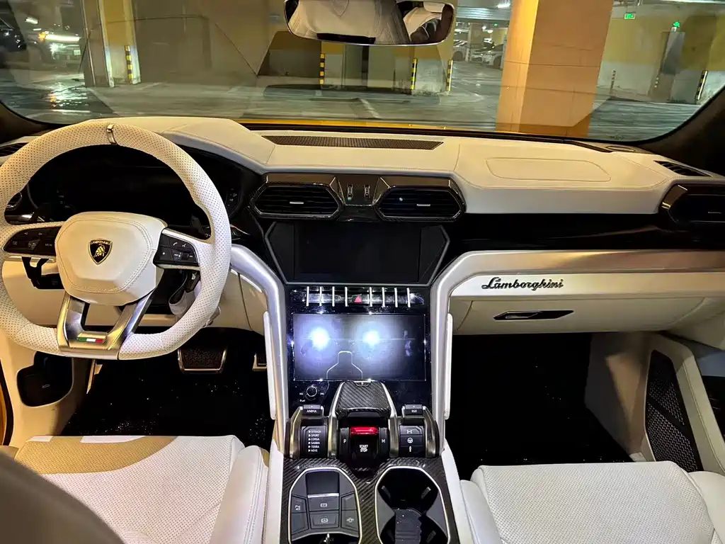 Lamborghini Urus — миниатюра 3