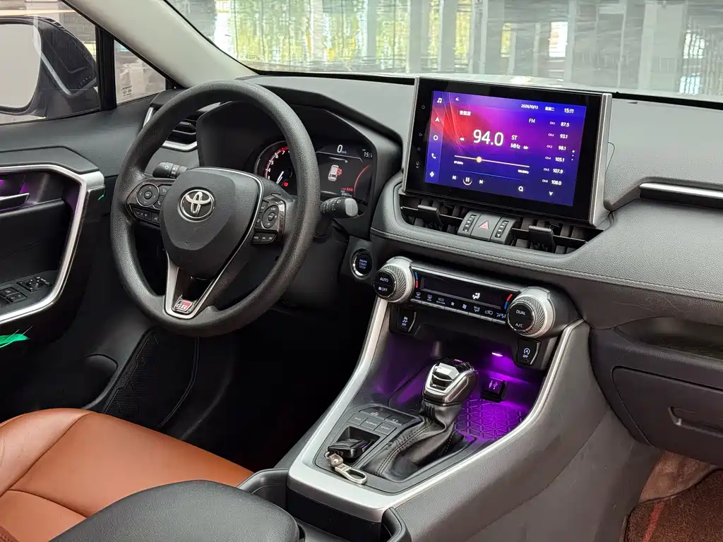 Toyota RAV4 — миниатюра 17