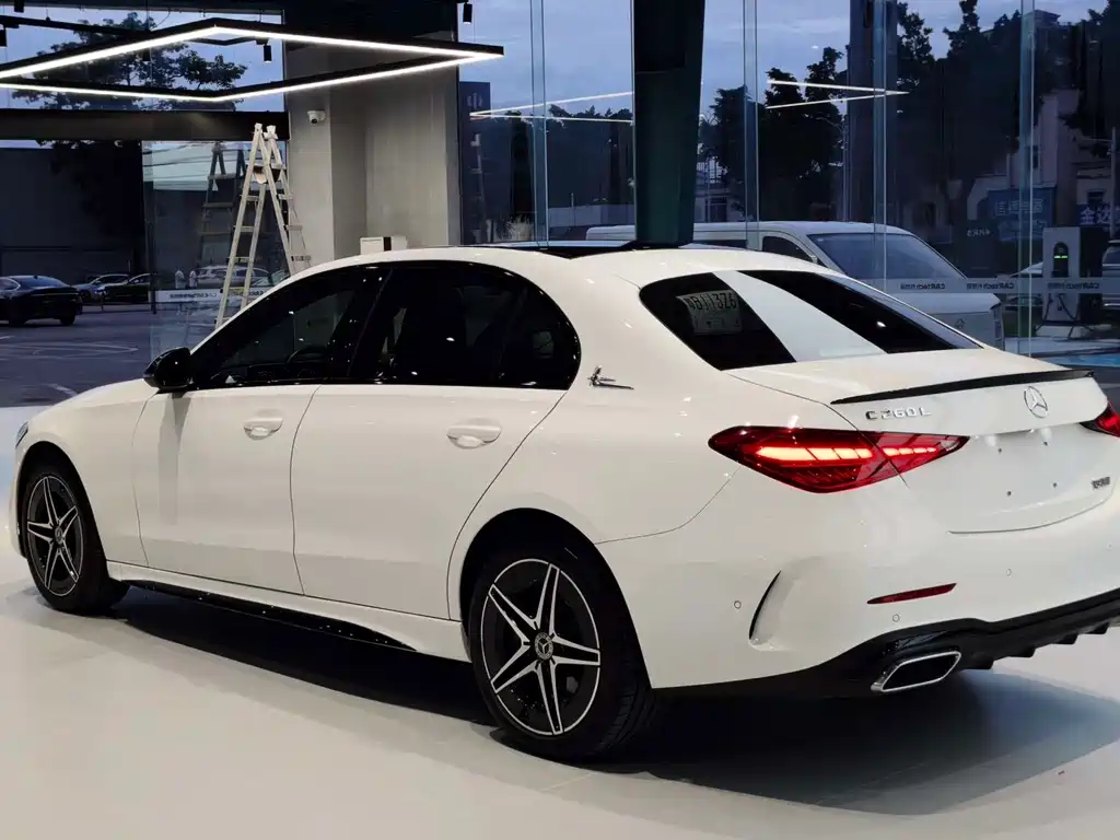 Mercedes-Benz C-Class — миниатюра 4