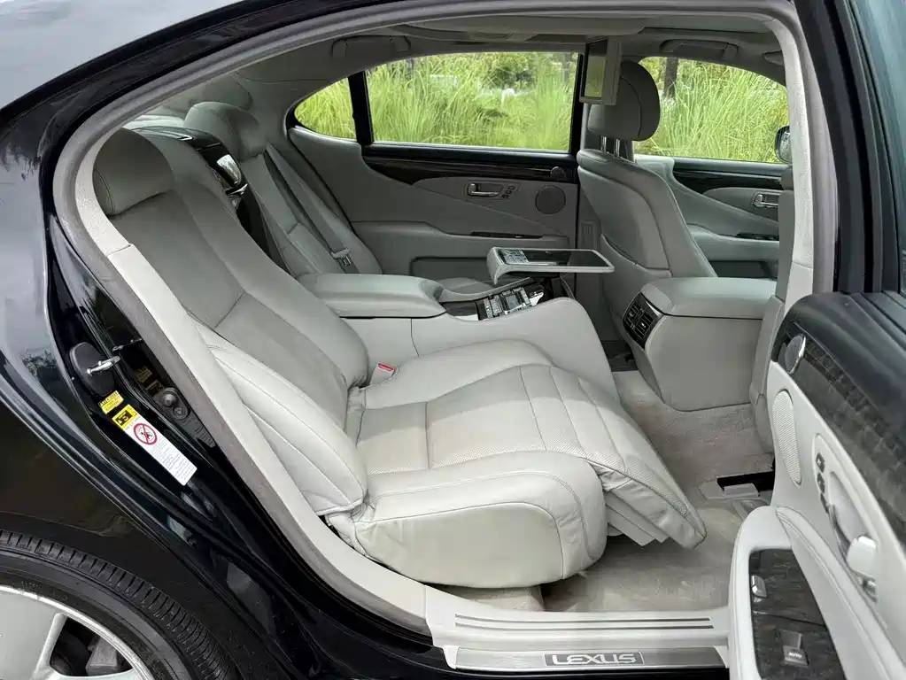 Lexus LS — миниатюра 16
