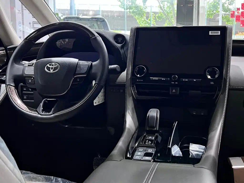 Toyota Alphard - фото 5