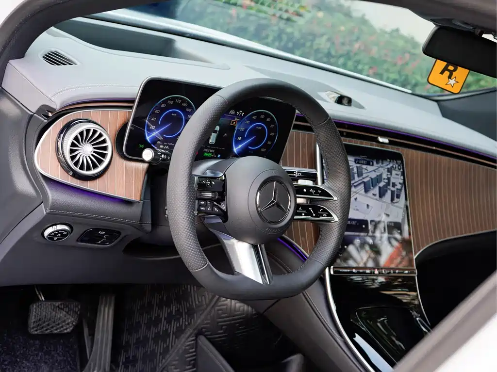 Mercedes-Benz EQE SUV — миниатюра 10
