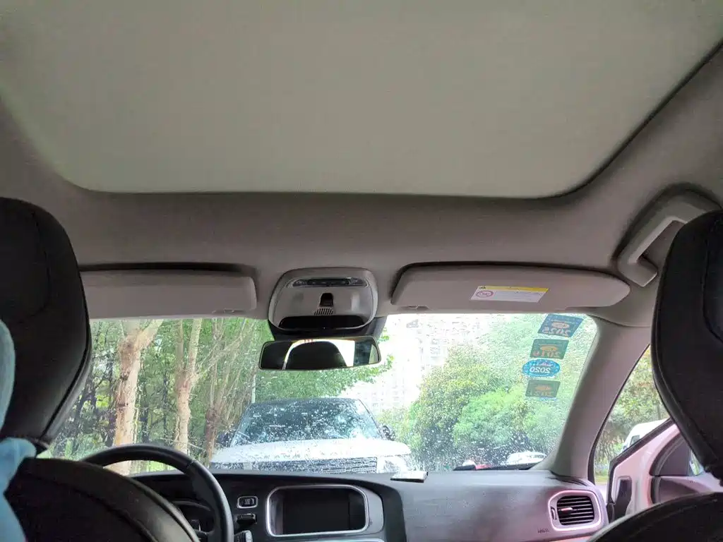 Volvo V40 — миниатюра 19