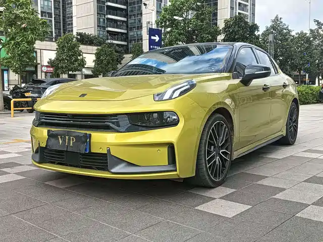 Lynk & Co 03