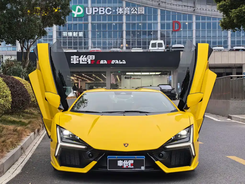 LAMBORGHINI REVUELTO