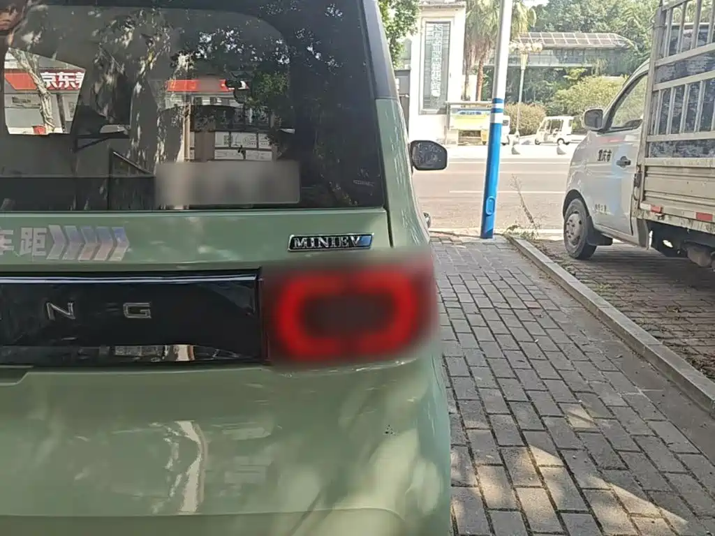 Wuling MINIEV — миниатюра 8