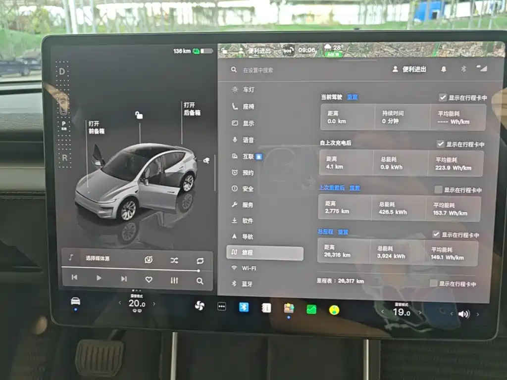 Tesla Model Y — миниатюра 12
