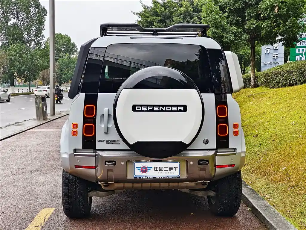 LAND ROVER DEFENDER