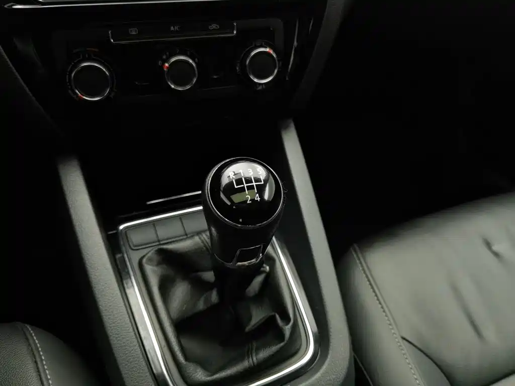 Volkswagen Sagitar — миниатюра 13