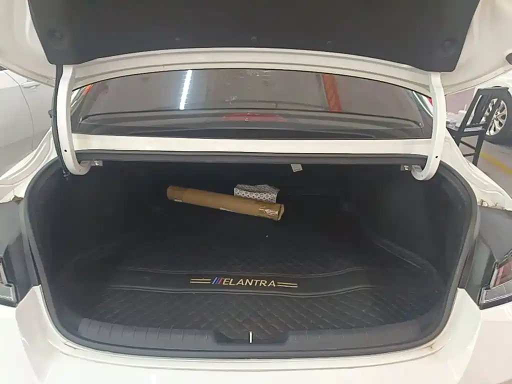 Hyundai Elantra — миниатюра 19