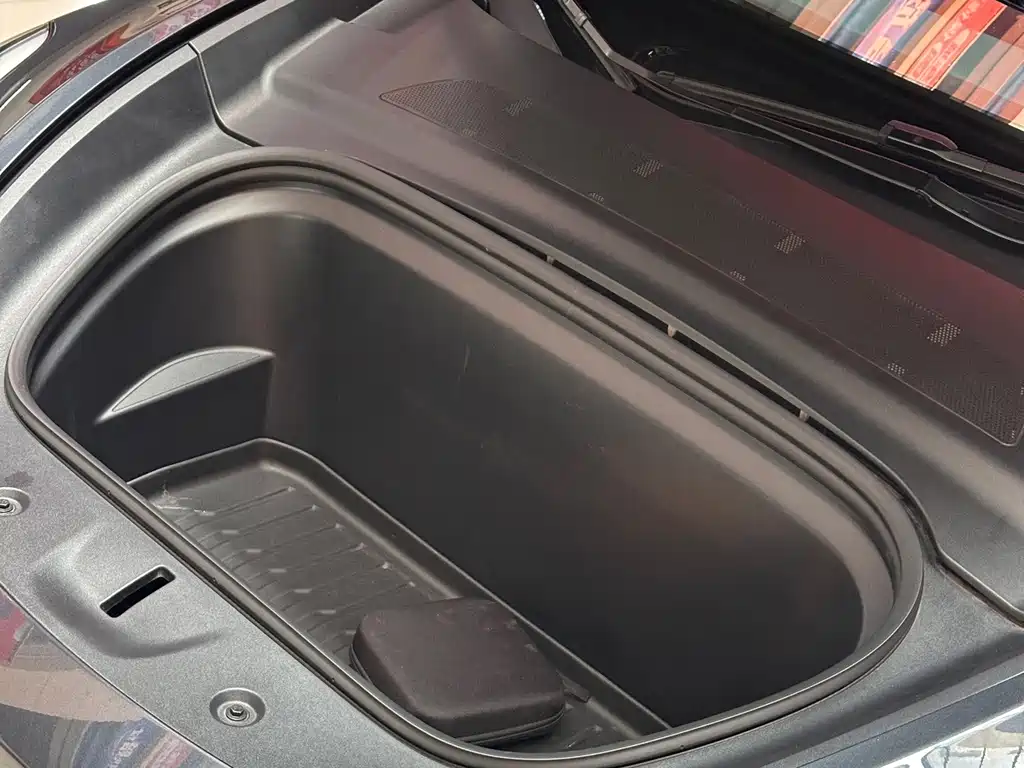 Tesla Model Y — миниатюра 21