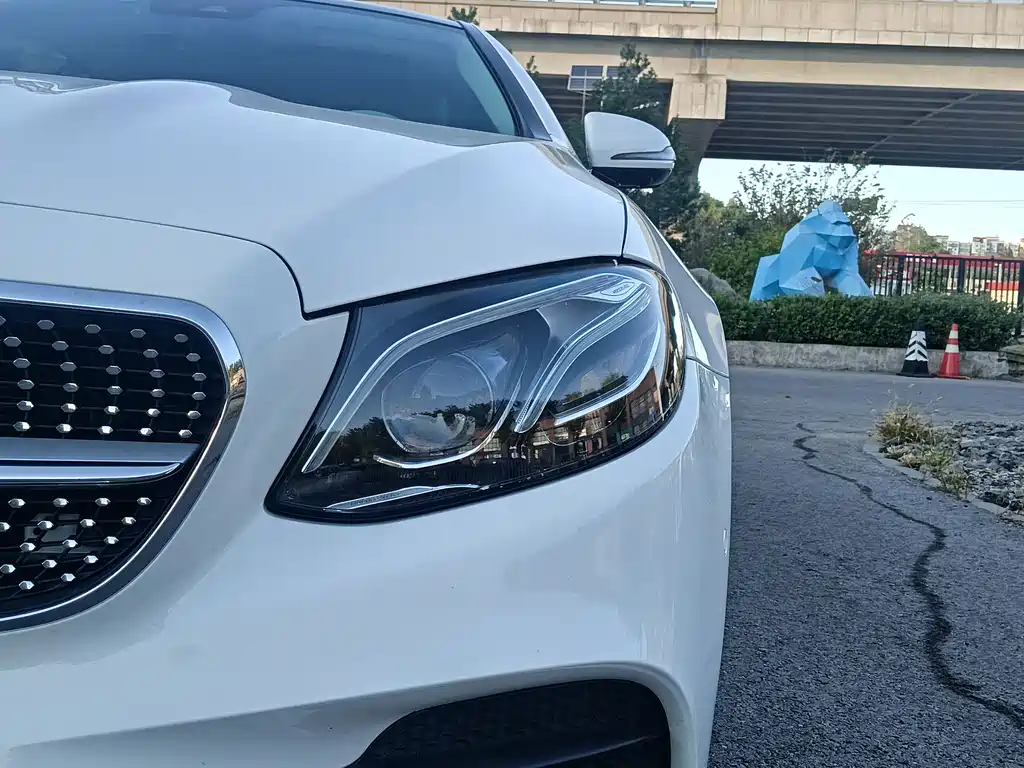 Mercedes-Benz E-Class (Import) — миниатюра 3