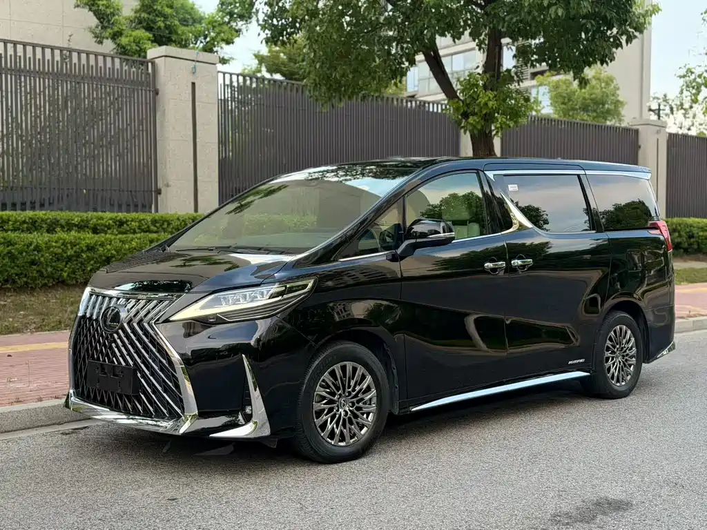 Lexus LM