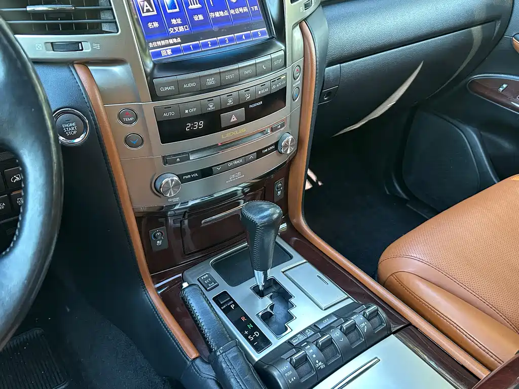 Lexus LX — миниатюра 26