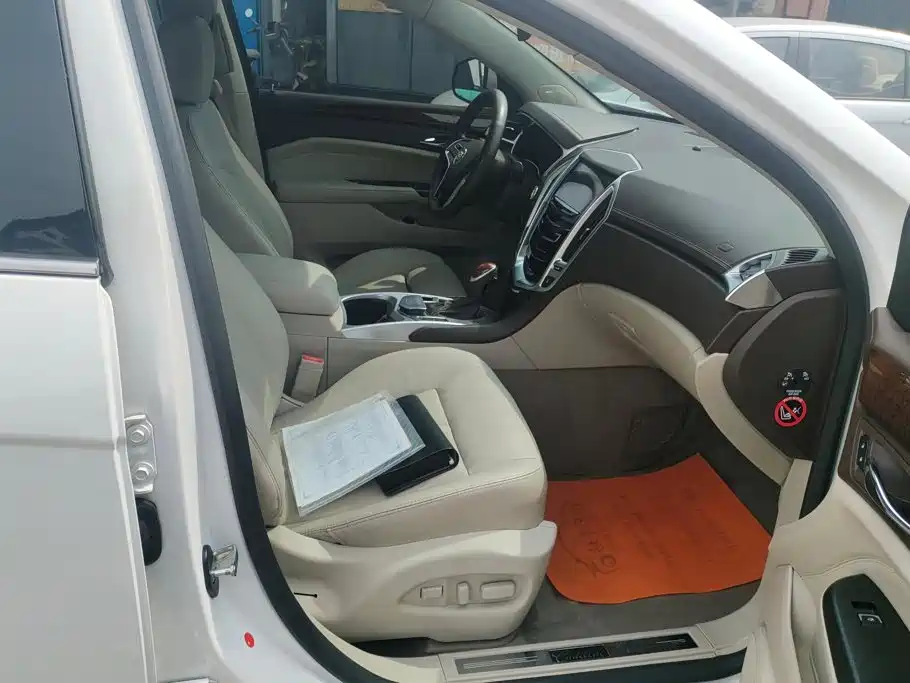 Cadillac SRX — миниатюра 8