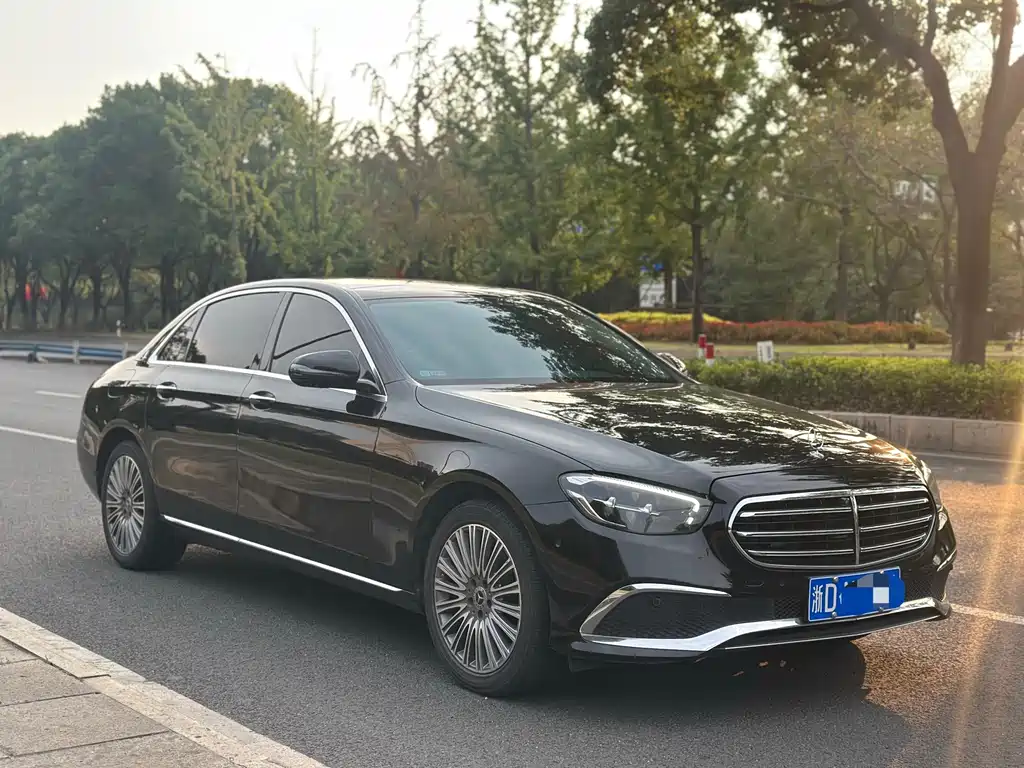 Mercedes-Benz E-Class — миниатюра 3