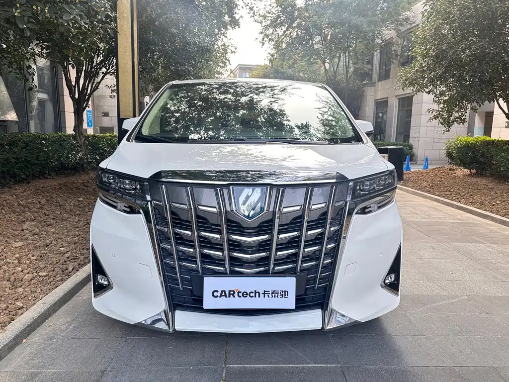 Toyota Alphard — миниатюра 2
