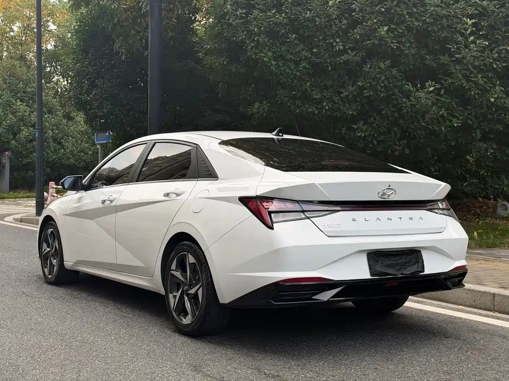 Hyundai Elantra — миниатюра 8