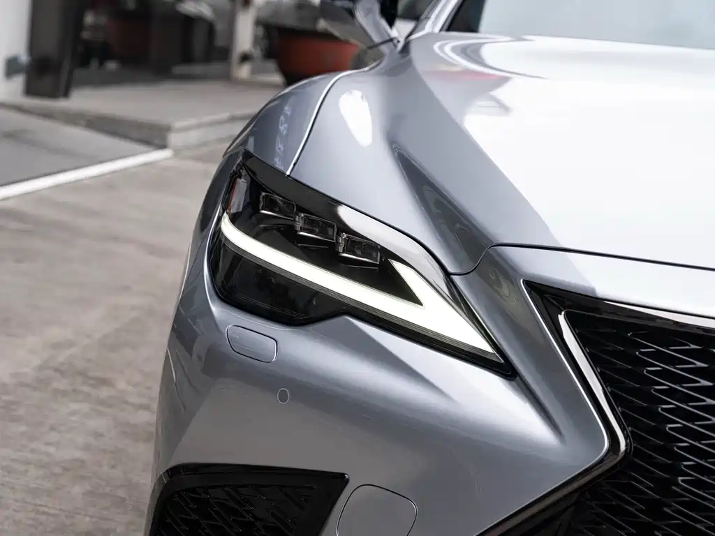 Lexus LS — миниатюра 6