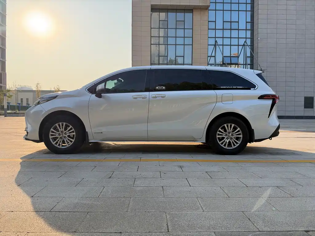 Toyota Sienna — миниатюра 4