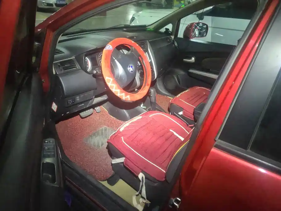 Venucia R50X — миниатюра 9