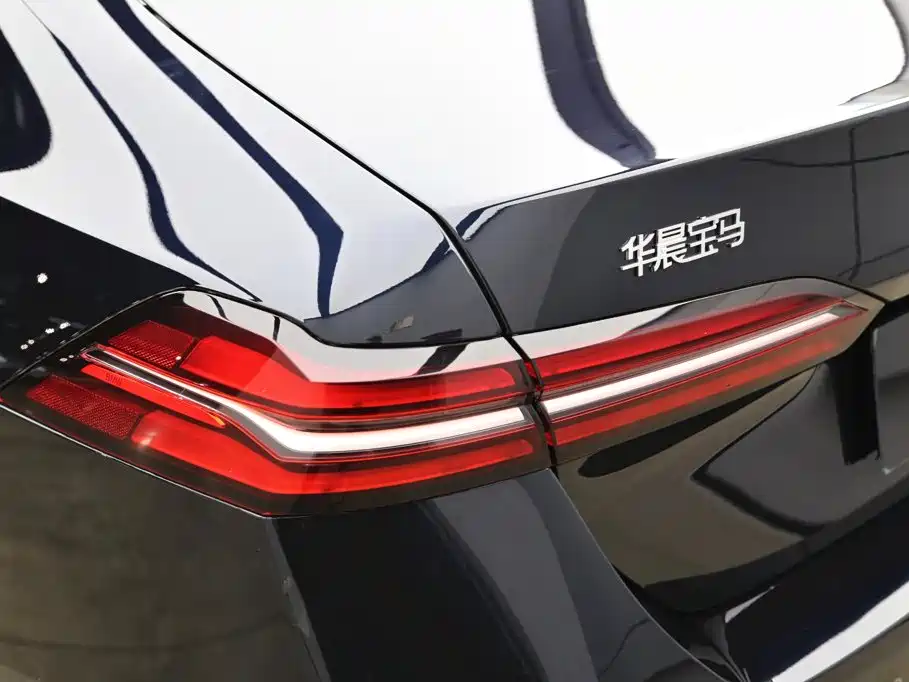 BMW 5 Series — миниатюра 28