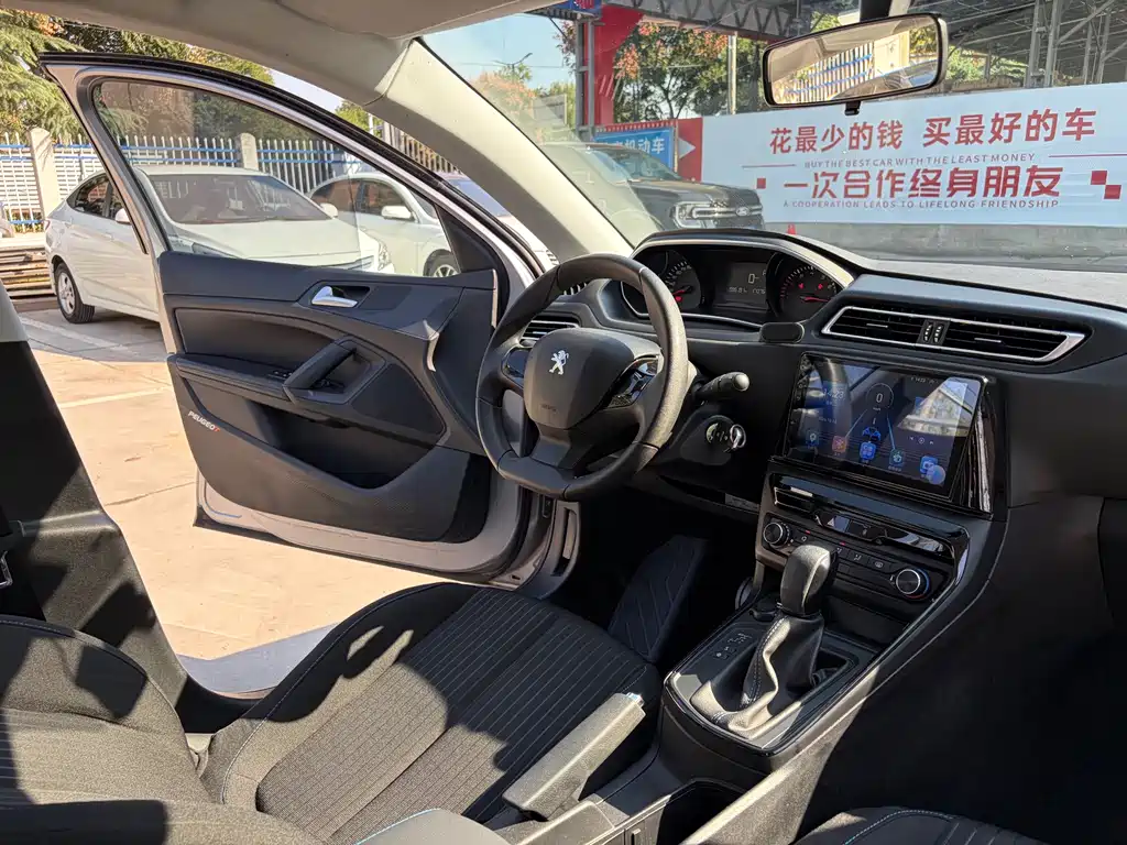 Peugeot 308 — миниатюра 11
