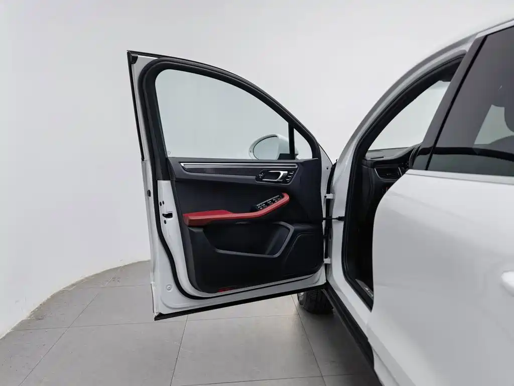 Porsche Macan — миниатюра 8