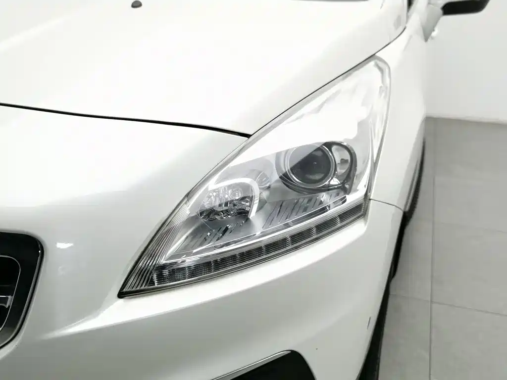 Peugeot 3008 2015 2.0L AT