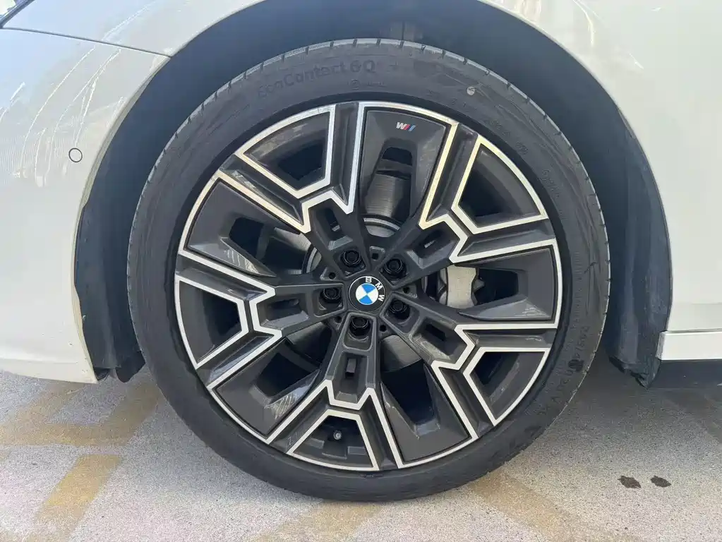 BMW 5 Series — миниатюра 11