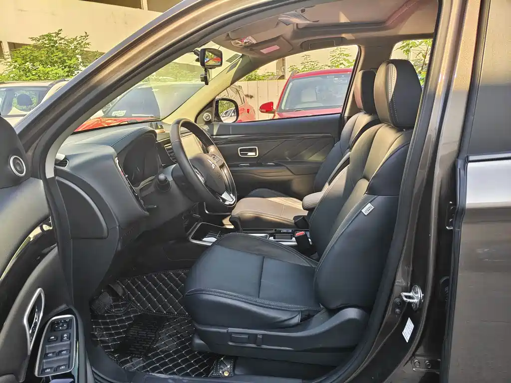Mitsubishi Outlander — миниатюра 3
