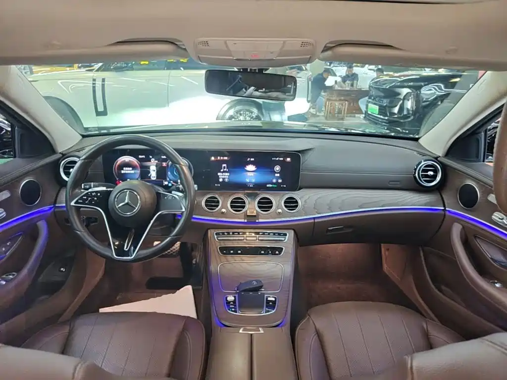Mercedes-Benz E-Class — миниатюра 10