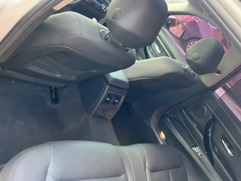BMW 3 Series — миниатюра 8