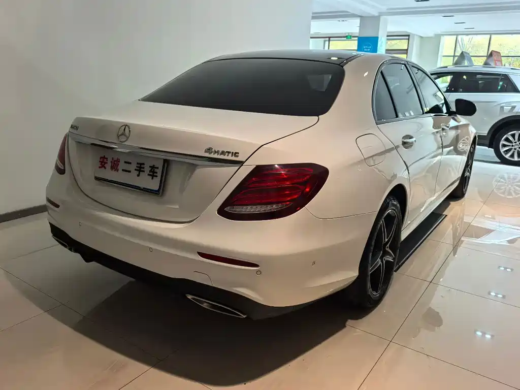 Mercedes-Benz E-Class (Import) — миниатюра 4