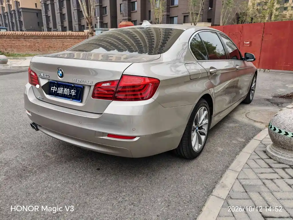 BMW 5 Series — миниатюра 13
