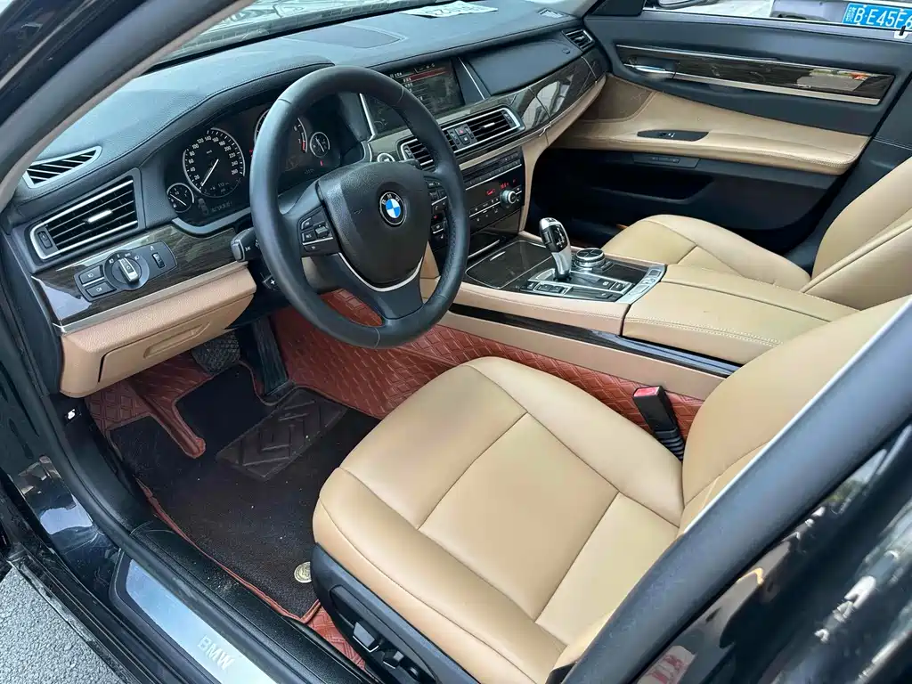 BMW 7 Series — миниатюра 4
