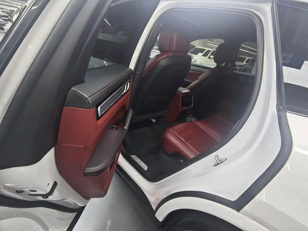 Porsche Cayenne — миниатюра 11