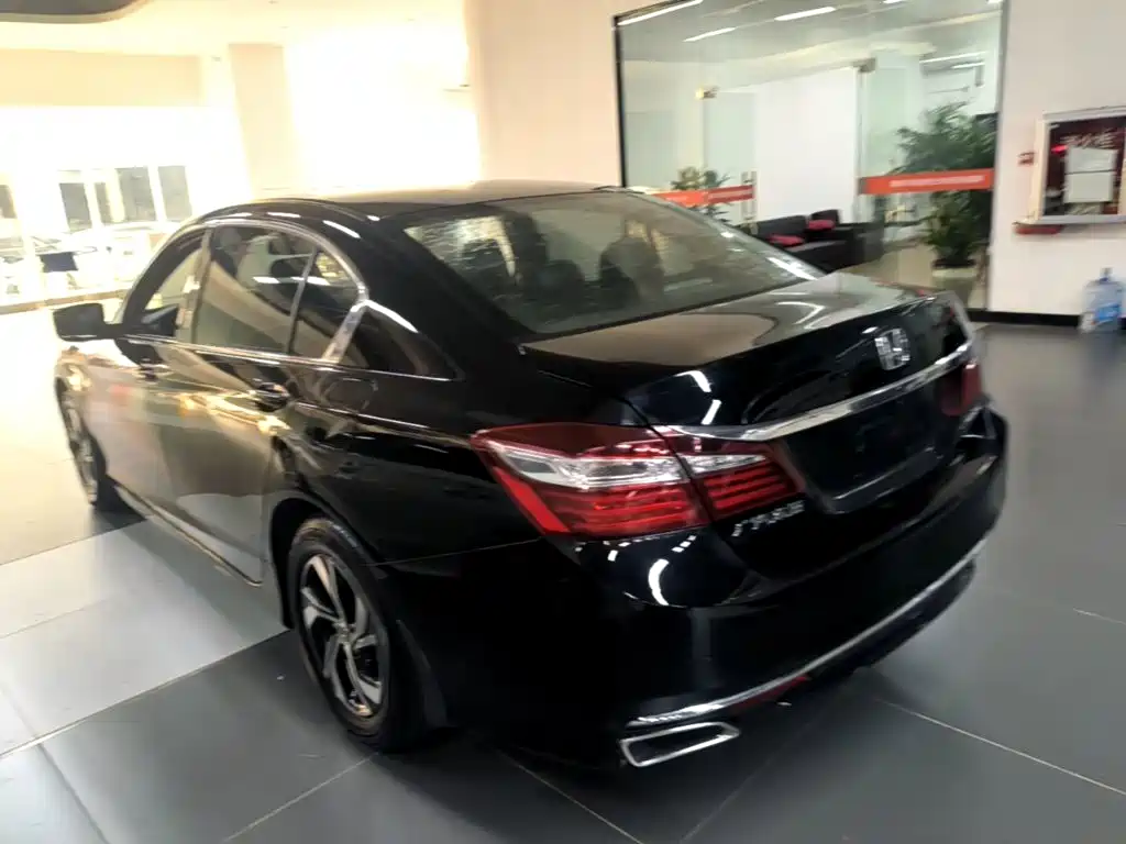 Honda Accord — миниатюра 5