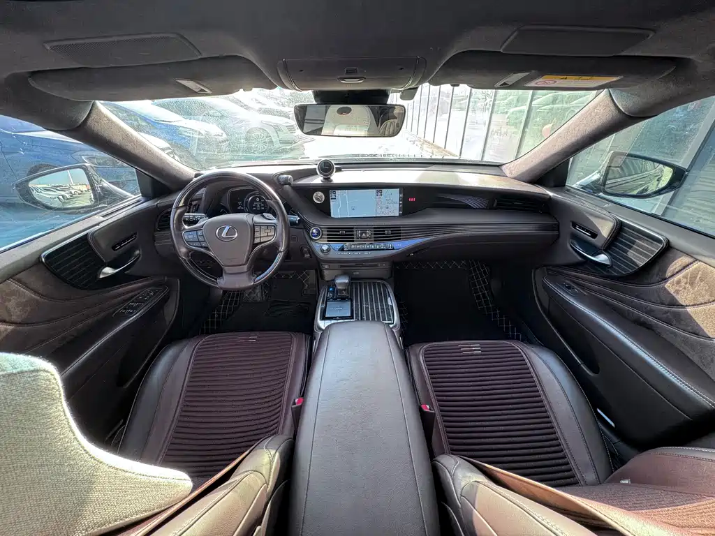 Lexus LS — миниатюра 8