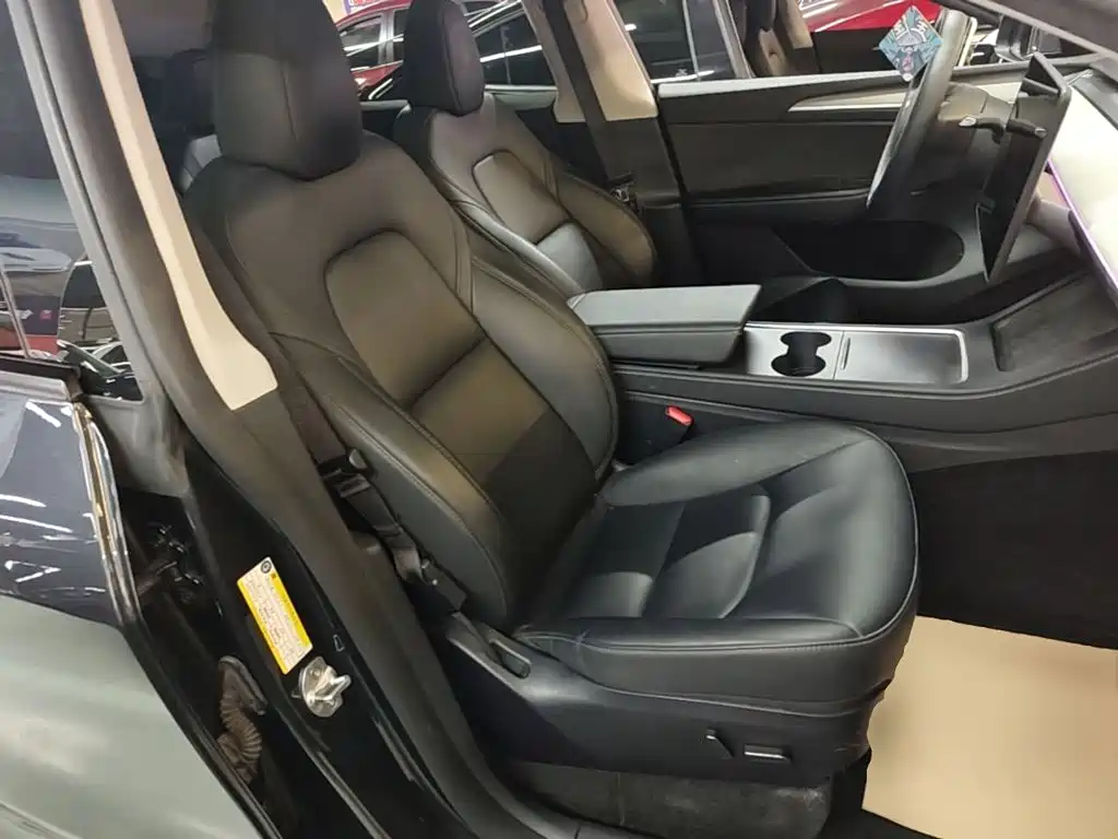 Tesla Model Y — миниатюра 25