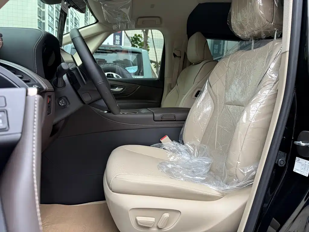 Toyota Alphard — миниатюра 30