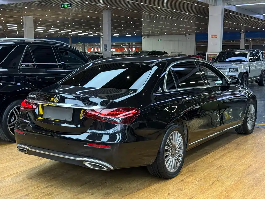 Mercedes-Benz E-Class — миниатюра 9