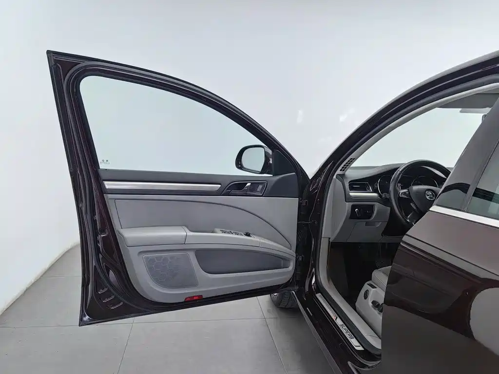 Skoda Superb — миниатюра 8