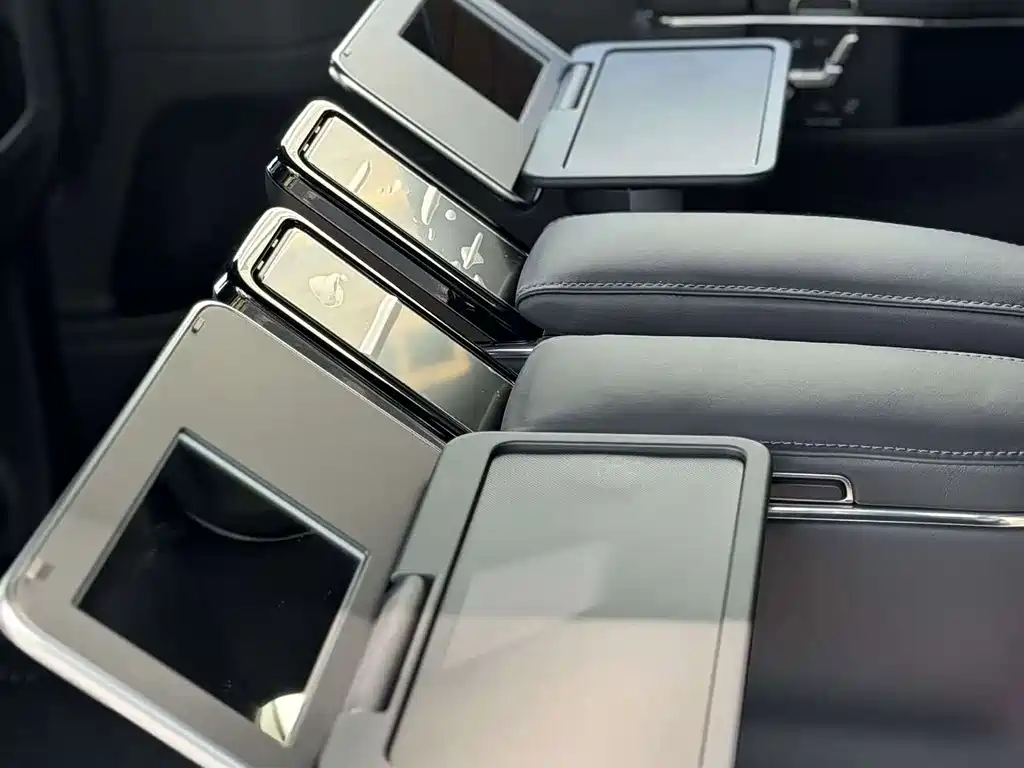 Toyota Alphard — миниатюра 13