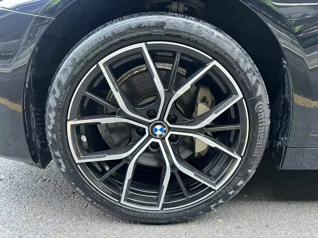 BMW 5 Series — миниатюра 13