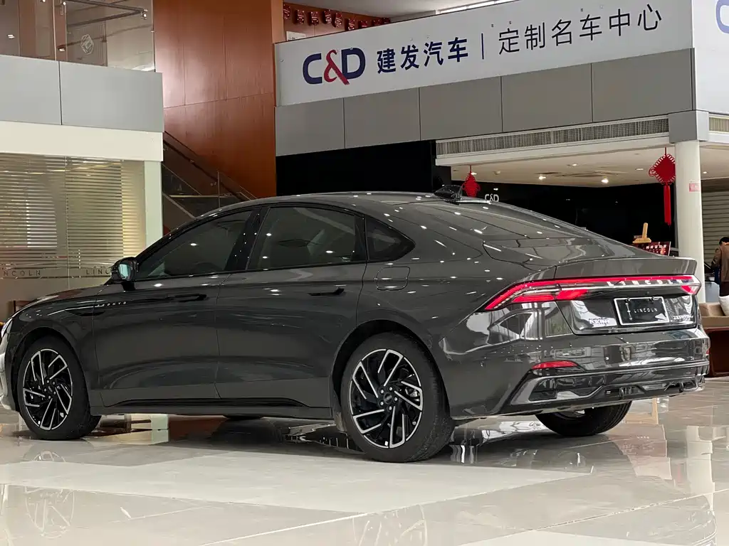 Lincoln Z 2022 i