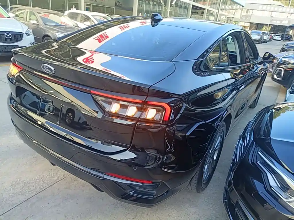 Ford Mondeo — миниатюра 7