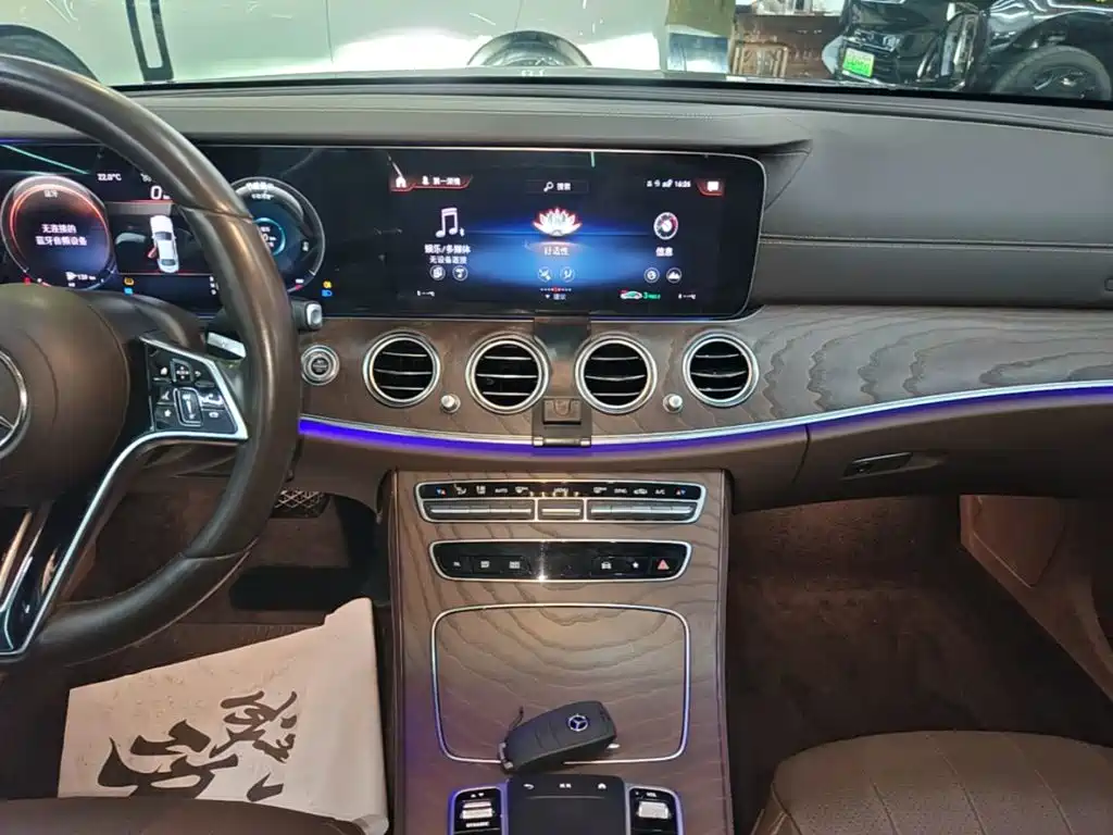 Mercedes-Benz E-Class — миниатюра 13
